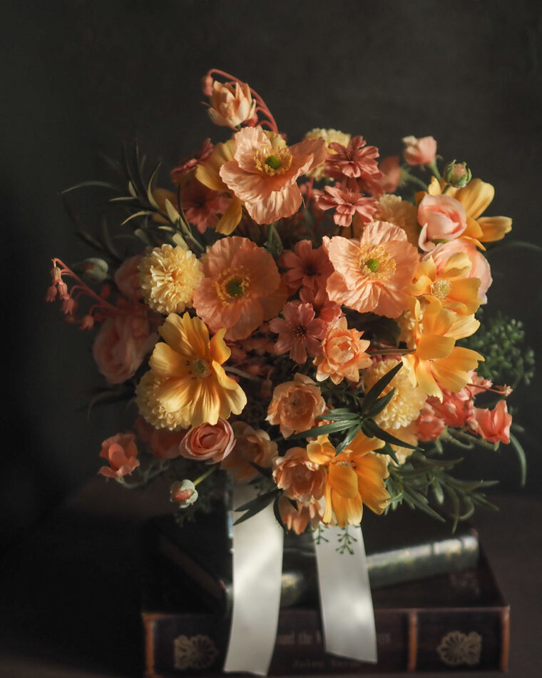 アーティフィシャルフラワーのクラッチブーケ